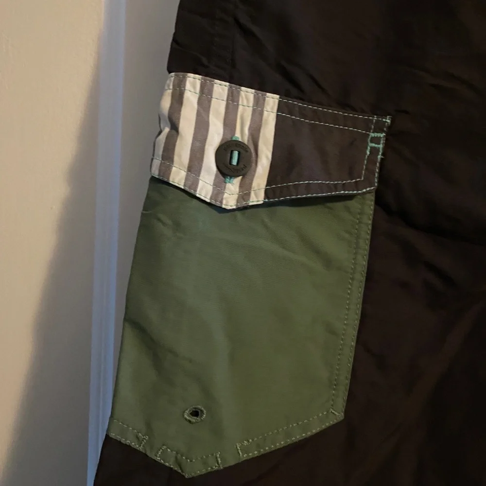 Patagonia M’s Patch Pocket Wavefarer Board Shorts Size 32
